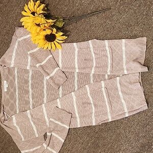 Medium size long sweater